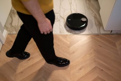 Xiaomi Robot Vacuum 6 : des jambes pour franchir les seuils et une caméra de surveillance